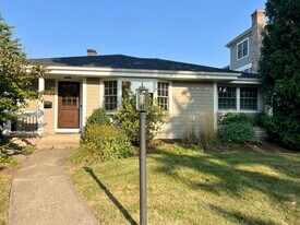 135 N Myrtle Ave in Elmhurst, IL - Building Photo