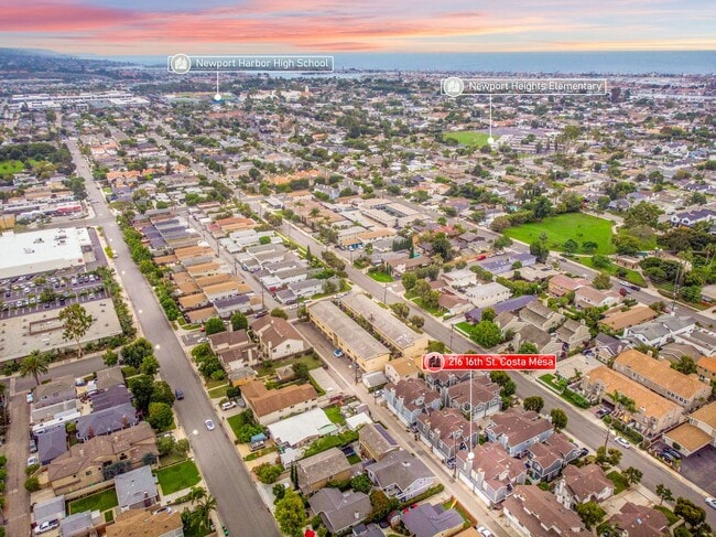 216 16th Pl in Costa Mesa, CA - Building Photo - Building Photo