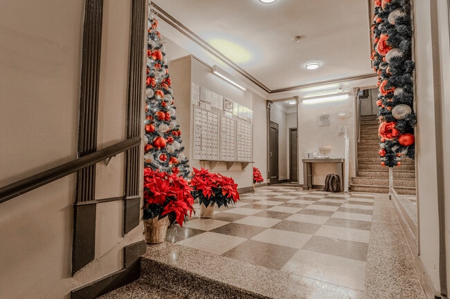 53 W 72nd St in New York, NY - Foto de edificio - Building Photo