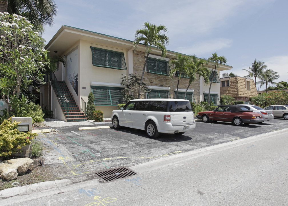 120 Isle of Venice Dr in Fort Lauderdale, FL - Building Photo