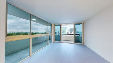 3200 Collins Ave, Unit 8 in Miami Beach, FL - Building Photo - Building Photo
