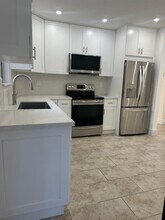 3257 SW 26th St in Miami, FL - Building Photo - Building Photo