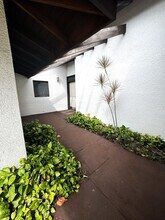 7852 Makaaoa Pl in Honolulu, HI - Building Photo - Building Photo