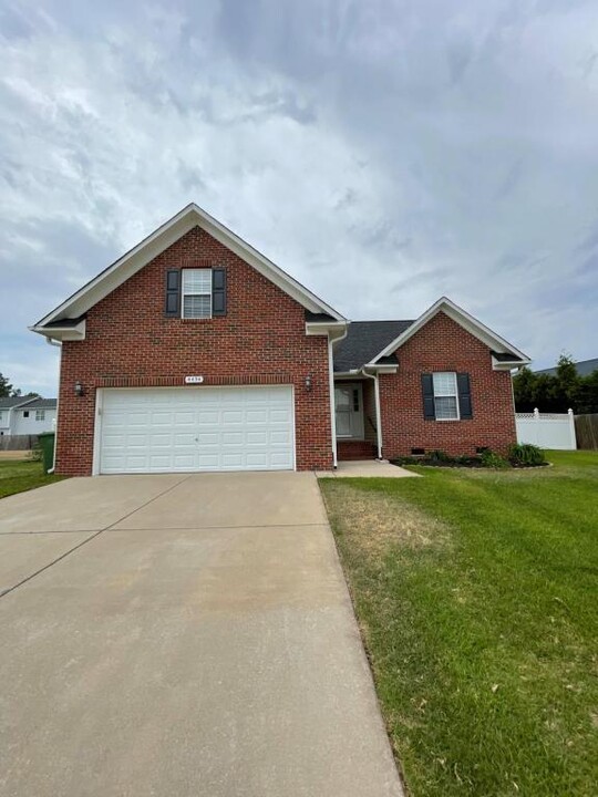 4454 Home Stakes Dr in Parkton, NC - Building Photo