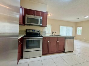 1808 SW 101st Ter in Miramar, FL - Building Photo - Building Photo