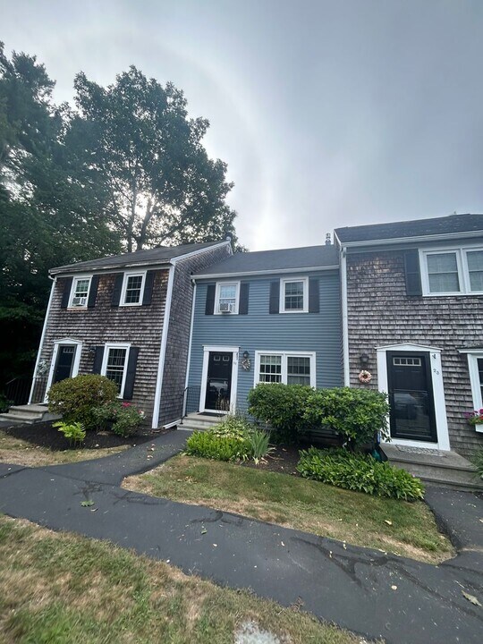 1275 Maplewood Ave in Portsmouth, NH - Building Photo