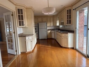 14 Genesee Dr in Commack, NY - Foto de edificio - Building Photo