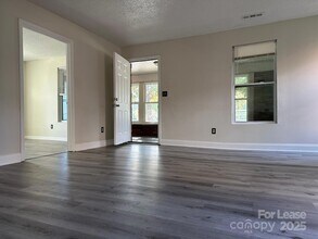 2818 Beatties Ford Rd in Charlotte, NC - Building Photo - Building Photo