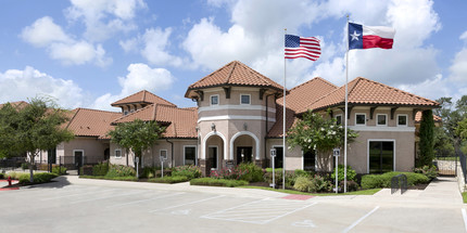 Ladera Apartment Homes in Austin, TX - Foto de edificio - Building Photo