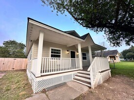 1005 E 29th St in Bryan, TX - Building Photo