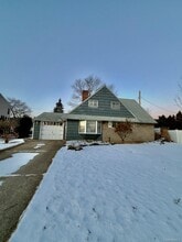 107 Ball Park Ln in Hicksville, NY - Building Photo - Building Photo