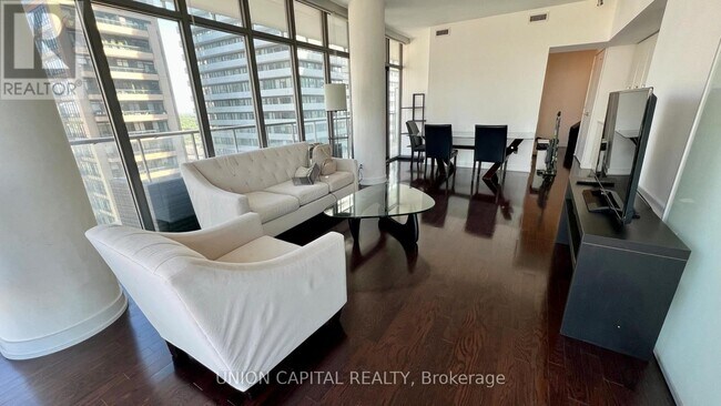 33 Charles St E in Toronto, ON - Building Photo - Building Photo