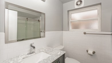 5940 S Kilbourn Ave, Unit 2 in Chicago, IL - Foto de edificio - Building Photo