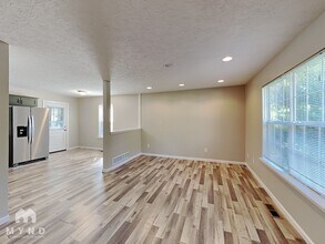 381 Cottonwood Loop in Dallas, GA - Foto de edificio - Building Photo