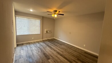 7044 Hawthorn Ave in Los Angeles, CA - Foto de edificio - Building Photo