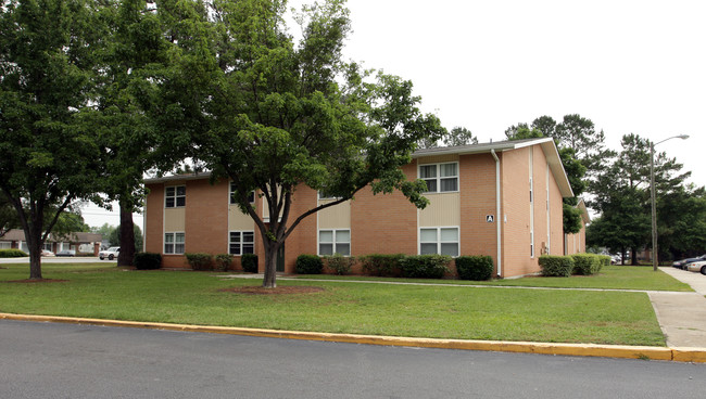 Poplar Square Apartments in Sumter, SC - Building Photo - Building Photo