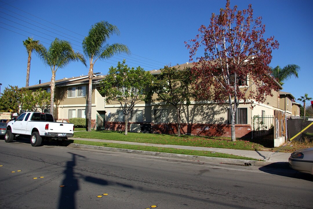 El Cajon Gardens in El Cajon, CA - Building Photo