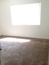 7405 Charmant Dr-Unit -UNIT 2227 in San Diego, CA - Foto de edificio - Building Photo