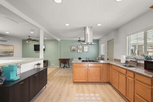 1337 N Pershing Ave, Unit B in Stockton, CA - Building Photo