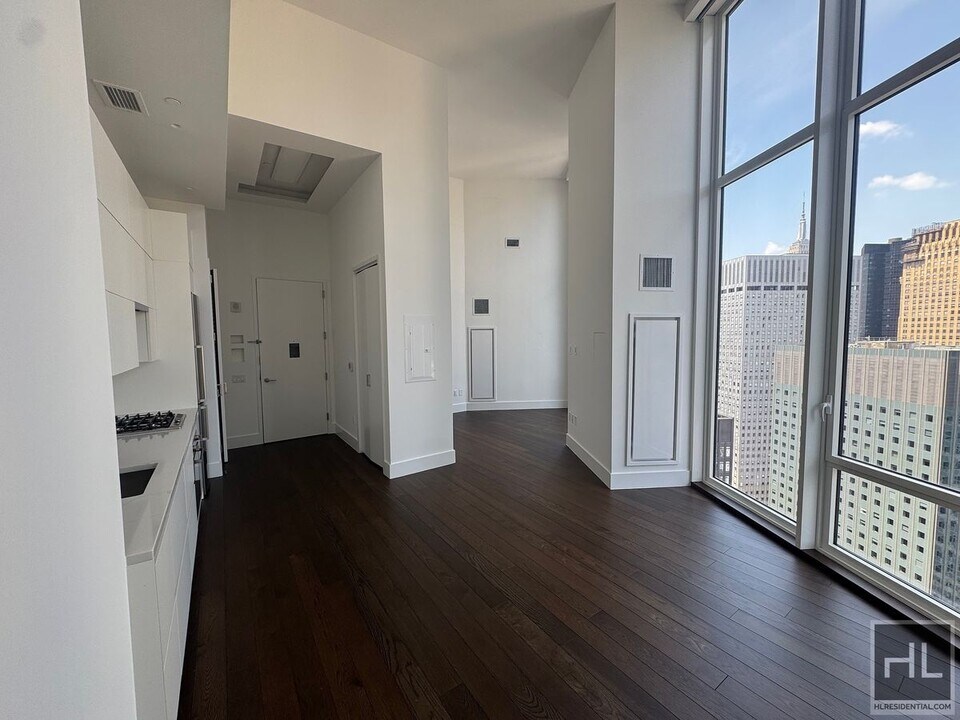 East 44th Street in New York, NY - Building Photo