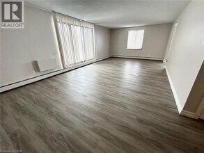 75 York St in Kitchener, ON - Building Photo - Building Photo