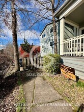 2045 E Burnside St-Unit -3 in Portland, OR - Building Photo - Building Photo