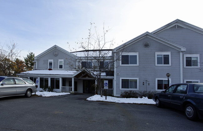 Cornish Station in Cornish, ME - Foto de edificio - Building Photo