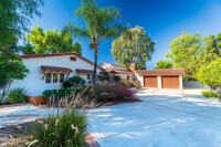 22740 Carsamba Dr in Calabasas, CA - Foto de edificio - Building Photo