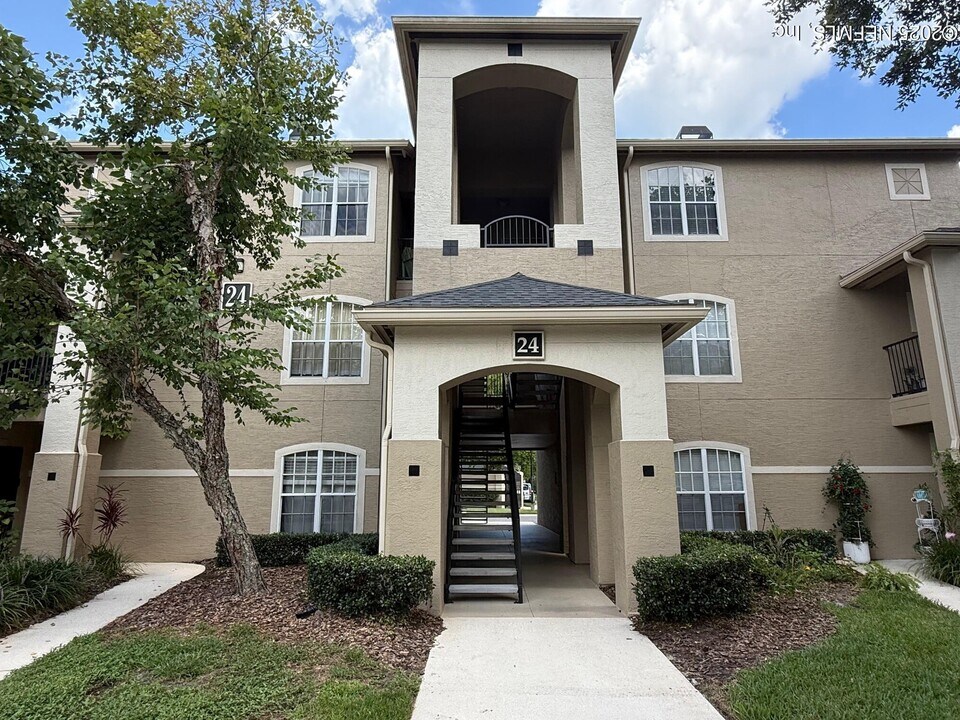 1655 The Greens Way in Jacksonville Beach, FL - Building Photo