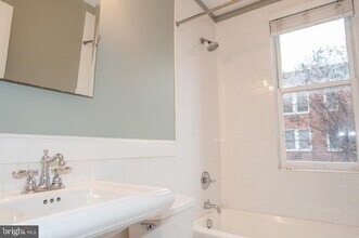 922 S Washington St-Unit -202 in Alexandria, VA - Building Photo - Building Photo