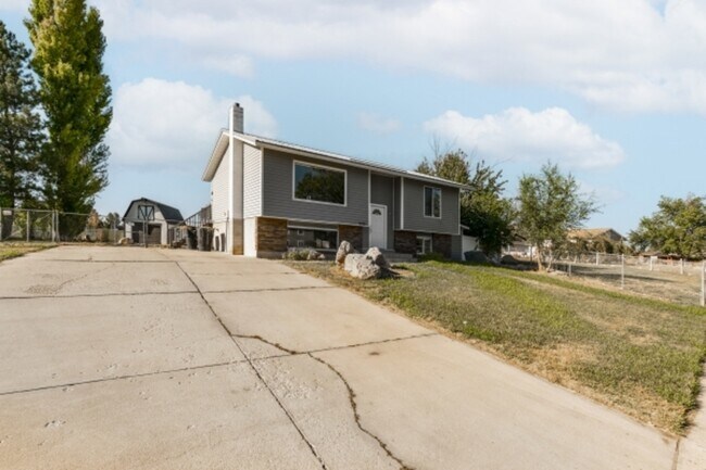 3430 W 1850 S in Syracuse, UT - Building Photo - Building Photo
