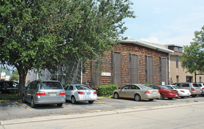 Corporate Apartments by Tonti in Metairie, LA - Foto de edificio - Building Photo