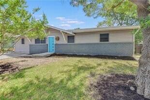 5213 Gladstone Dr, Unit 58-110 in Austin, TX - Building Photo