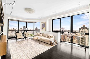 200 E 61st St in New York, NY - Building Photo