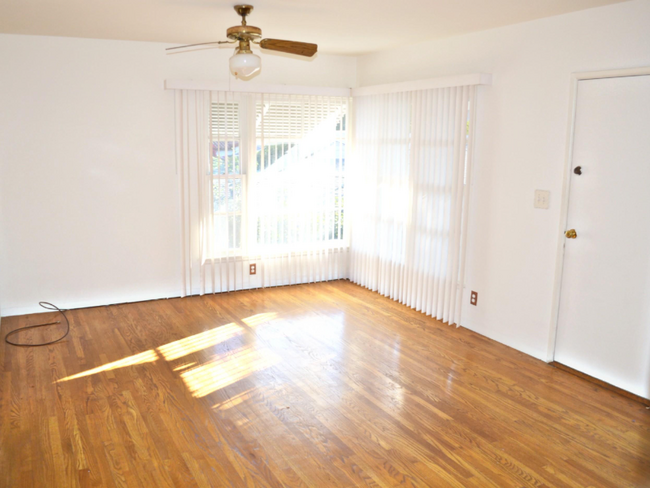 property at 3752 Lewis Ave