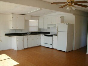 415 Galley Way in Freeport, TX - Building Photo - Building Photo