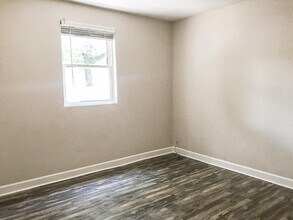 150 S John Sims Pkwy in Valparaiso, FL - Building Photo - Building Photo