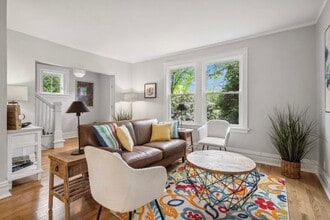 2429 Central St in Evanston, IL - Foto de edificio - Building Photo