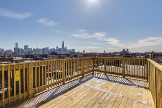 Huron 1347 W in Chicago, IL - Foto de edificio - Building Photo