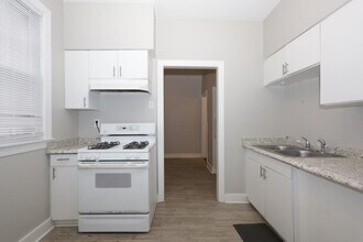 2367 Forest Ave in Memphis, TN - Building Photo - Building Photo
