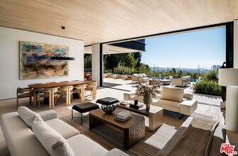 1210 Laurel Way in Beverly Hills, CA - Building Photo - Building Photo