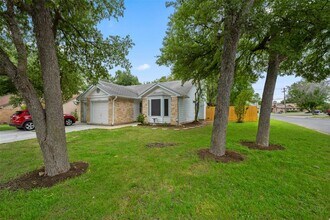2625 Garrettson Dr in Austin, TX - Building Photo - Building Photo
