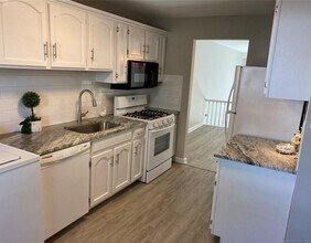 99 Brittany Farms Rd in New Britain, CT - Building Photo - Building Photo