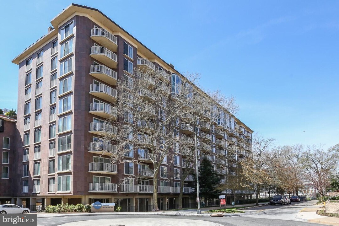 560 N Street SW, Unit N615 in Washington, DC - Building Photo