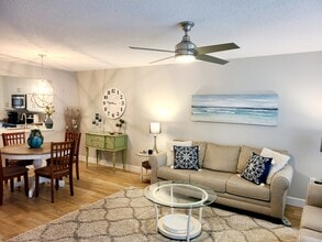 4530 Pinebrook Cir, Unit #102 in Bradenton, FL - Foto de edificio - Building Photo