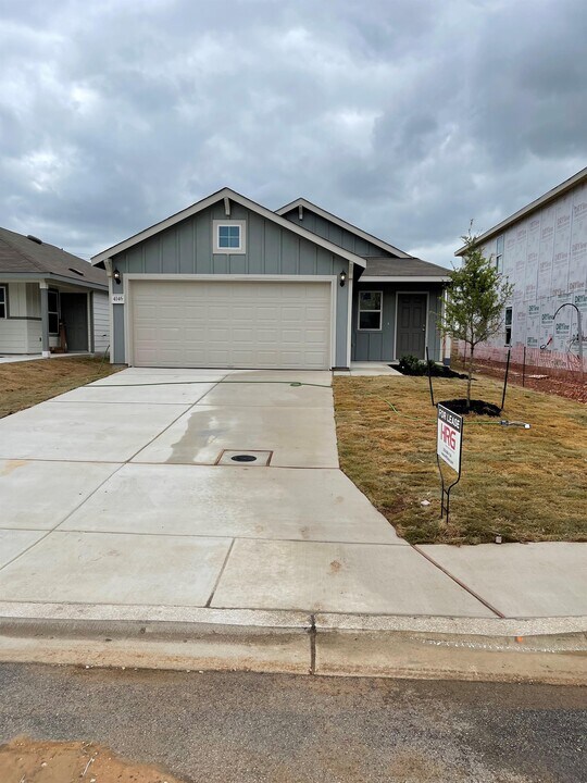 4146 Lily Glade Ln in New Berlin, TX - Building Photo