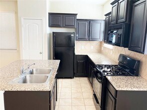 1001 Zodiac Ln in Round Rock, TX - Building Photo - Building Photo