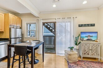 487 E 7th St, Unit 2 in Boston, MA - Building Photo - Building Photo