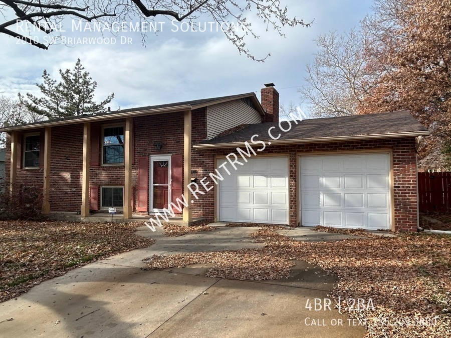 2010 SW Briarwood Dr in Topeka, KS - Building Photo