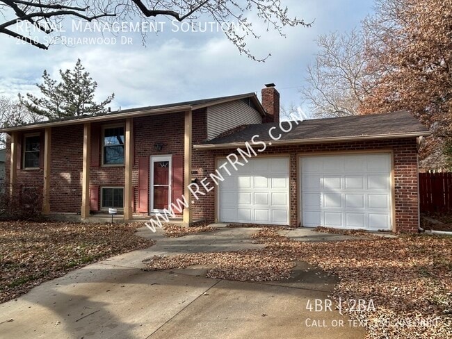 property at 2010 SW Briarwood Dr